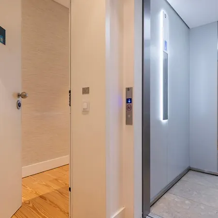 Appartamento Downtown By The River By Lovelystay *