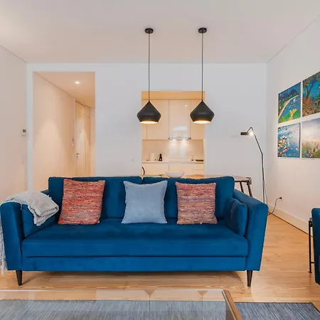 Apartman Downtown By The River By Lovelystay