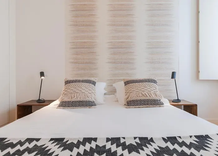 Downtown By The River By Lovelystay *